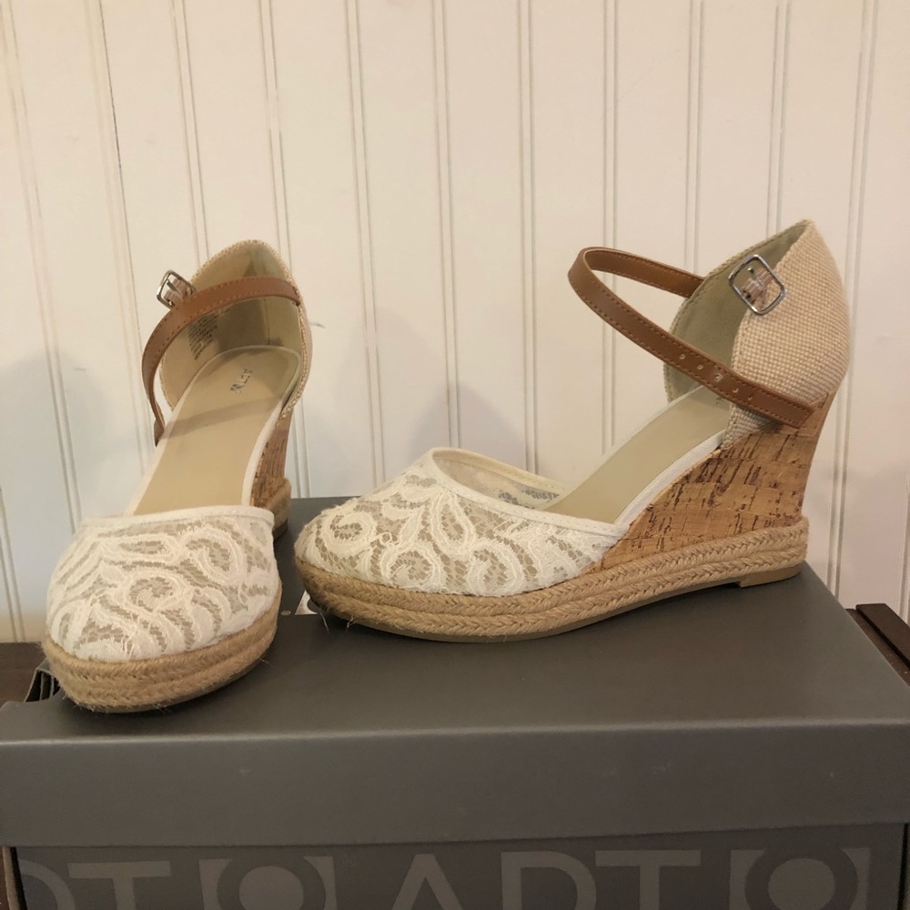 Apt 9 lace wedges